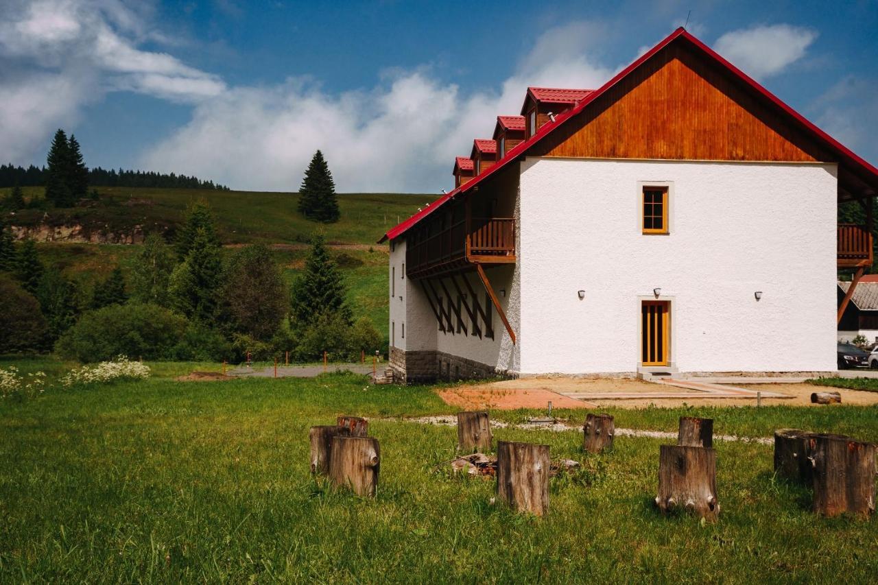 Apartmán Ela Horni Blatna Exterior foto