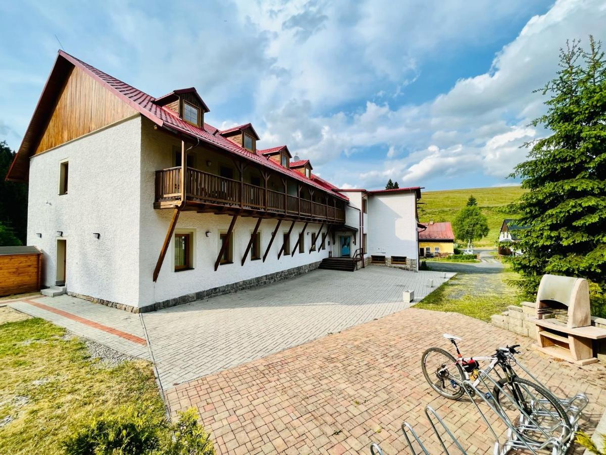 Apartmán Ela Horni Blatna Exterior foto